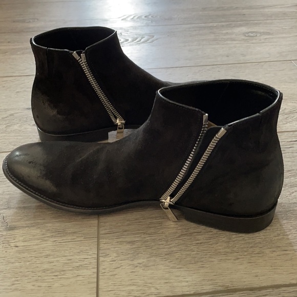 Alexandra McQueen Almond Toe ankle boots - Picture 2 of 11